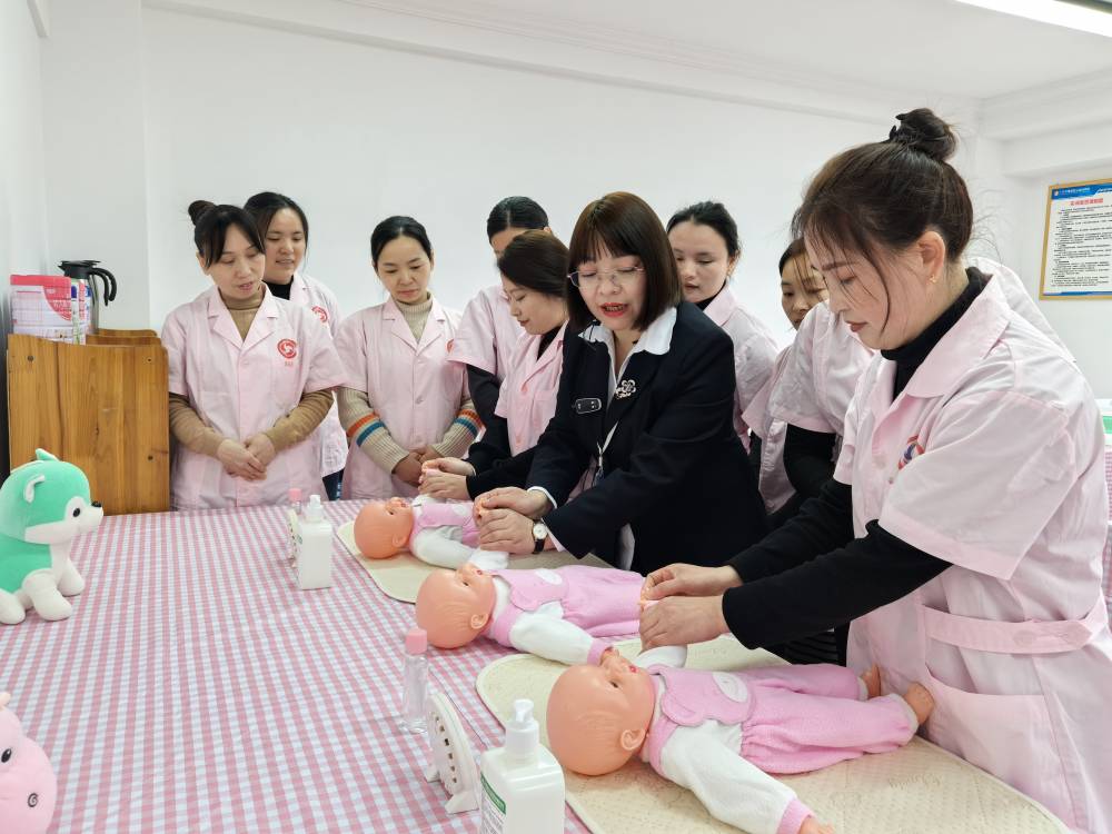 四川首个返乡回乡育婴员职业技能培训班在Bwin必赢网址利州开班(图2)