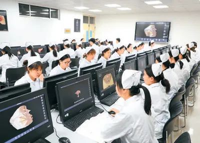 人民日报海外版 莱芜职业技术学院培养高技能人才：“让职校生也有满满获得感”(图3)