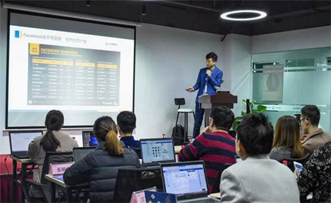 景区讲解员要善讲故事