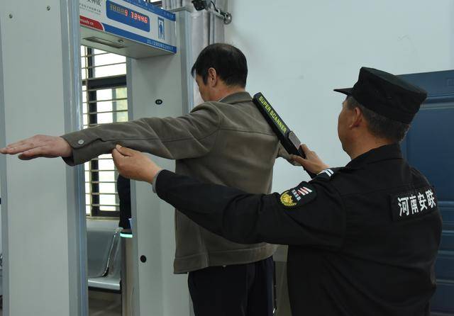 桐柏县法院开展警务技能实战化培训(图1)