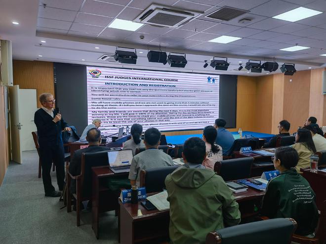 首次这个项目国际级裁判员培训班在蓉开班(图2)