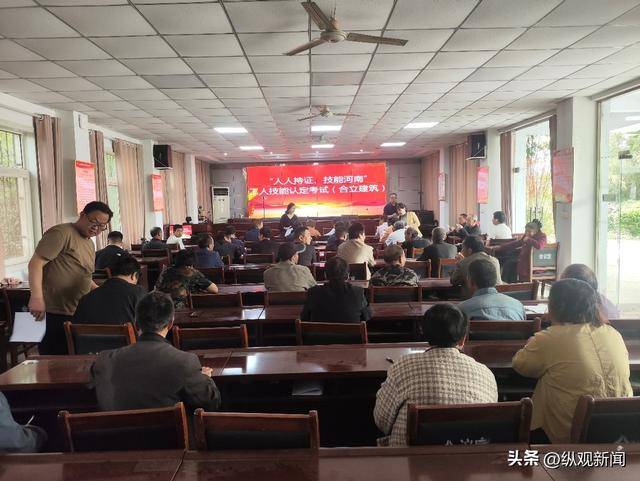 镇平县曲屯镇：靶向发力“精准滴灌”激活“人人持证Bwin必赢下载”就业新动能(图1)