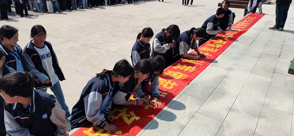 固镇县湖沟中学召开防溺水安全教育培训大会(图1)