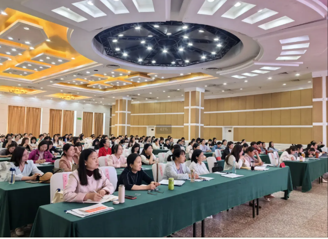 驻马店市妇联举办2025年驻马店市“爱心护航 家教有方”——爱心妈妈家庭教育成长赋能培训班(图1)
